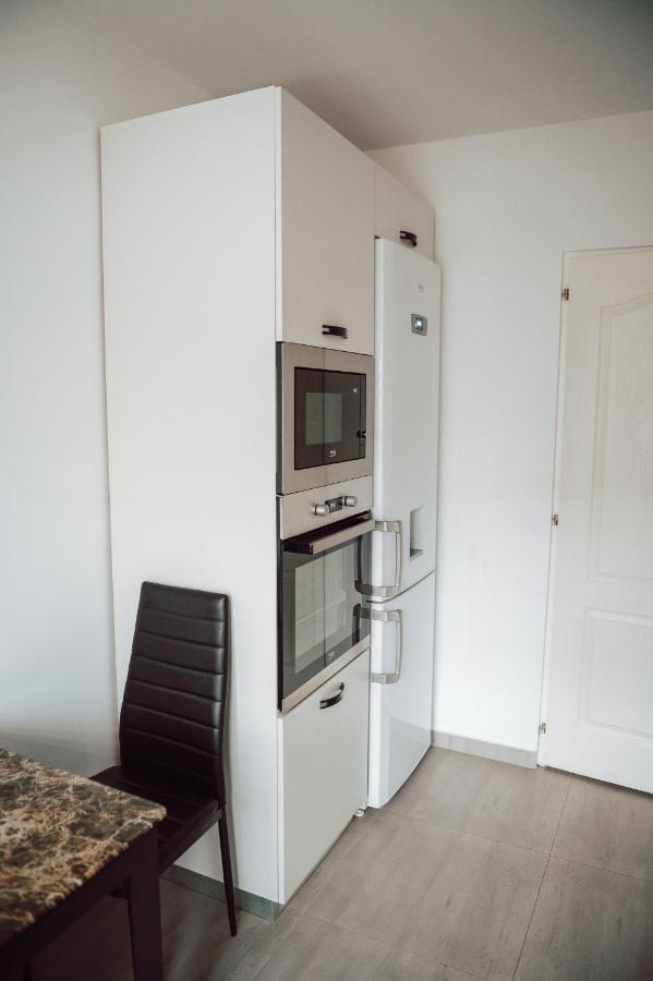 Adrian Home, Central Ploieşti Extérieur photo