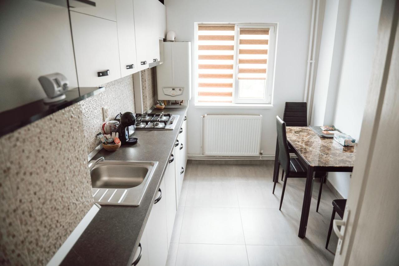 Adrian Home, Central Ploieşti Extérieur photo