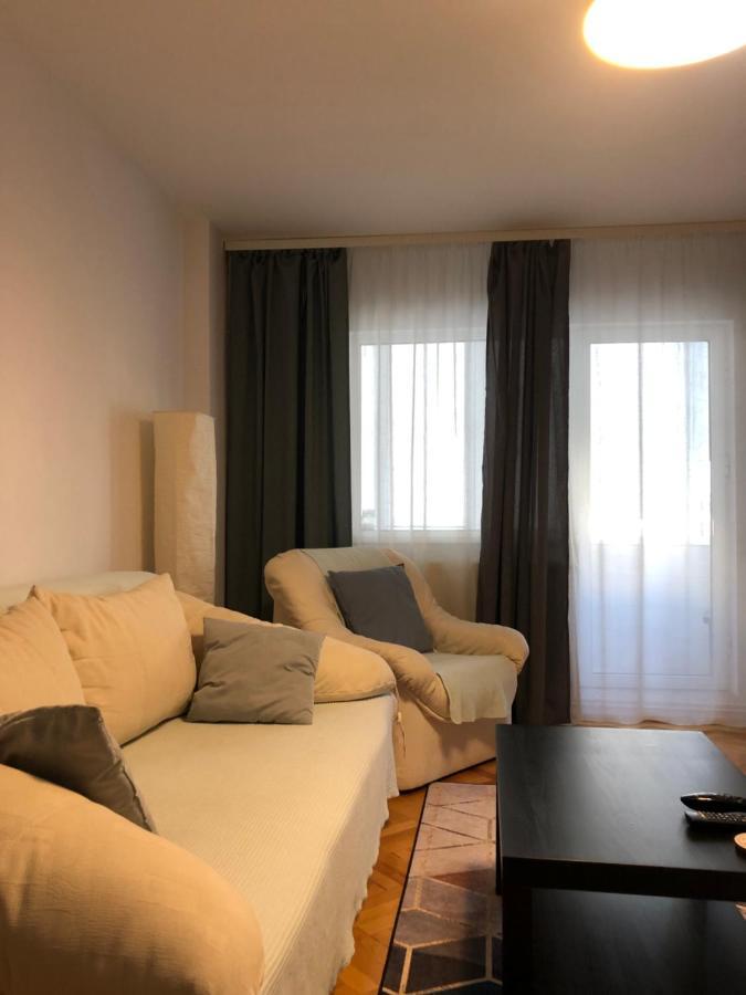 Adrian Home, Central Ploieşti Extérieur photo