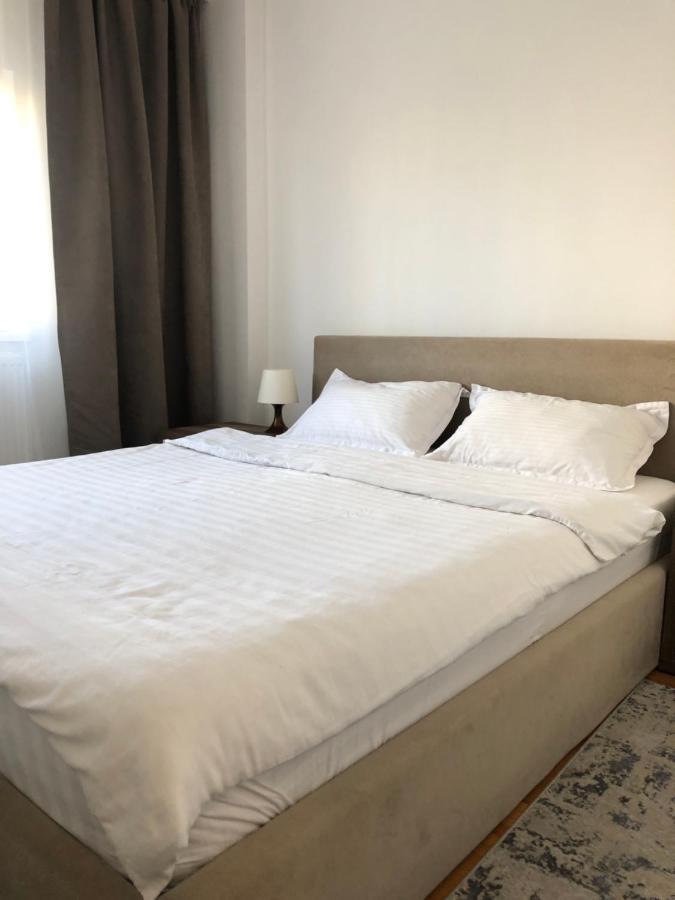 Adrian Home, Central Ploieşti Extérieur photo